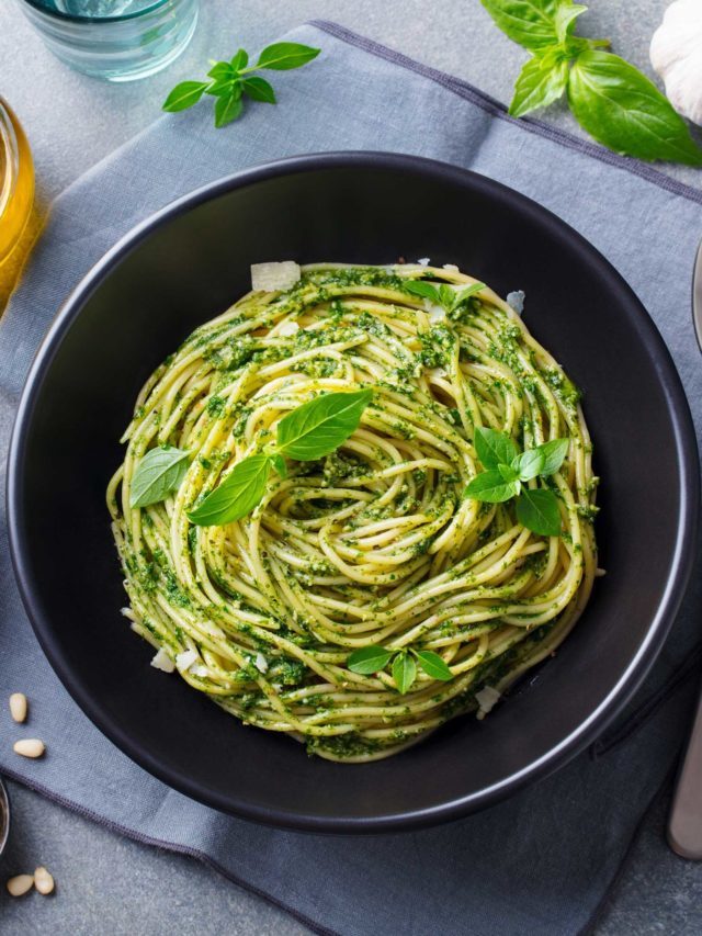 Espaguete de abobrinha com pesto de agrião